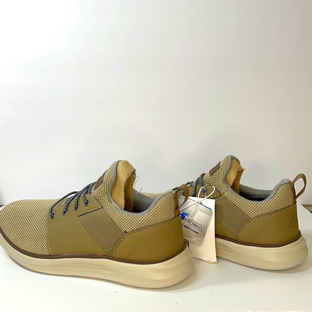 BNWT Skechers Larsin Memory Foam Taupe Size 7